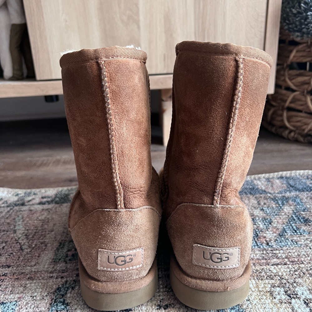 UGGS